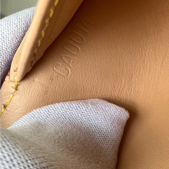 Auth Murakami Agenda Wallet EUC comes with dust bag - Picture 12 of 15